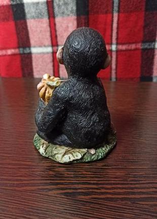Статуэтка обезьяна с связкой бананов.5 фото