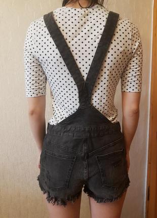 Джинсовый комбинезончик шорты, ткань эластичная.2 фото