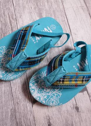 Детские шлепанцы / вьетнамки / тапочки