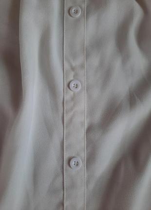 Короткое белое платье-рубашка со спущенными рукавами2 фото