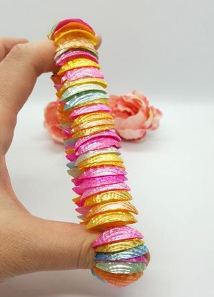 🌈🌺 яскравий різнобарвний браслет-гумка з тонованих натуральних черепашок перламутр4 фото