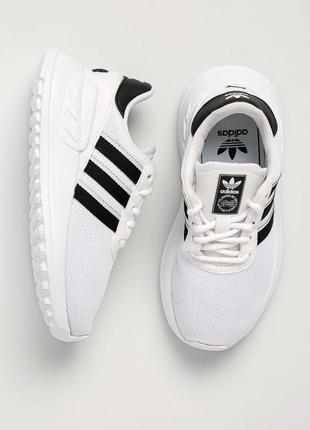 Текстильні кросівки adidas р. 33 оригінал, бігові, білі, легкі, сітка3 фото
