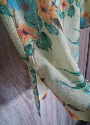 Полупрозрачное платье-рубашка в цветочный принт с разрезами по бокам4 фото