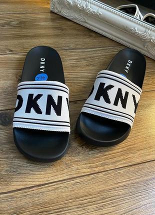 Шльопанці dkny