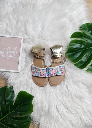 Боссоножки monsoon розмір 33