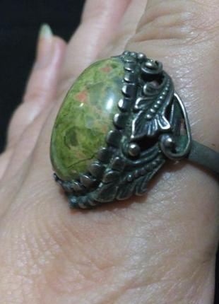 Антикварное мильхиоровое кольцо с зеленой яшмой1 фото