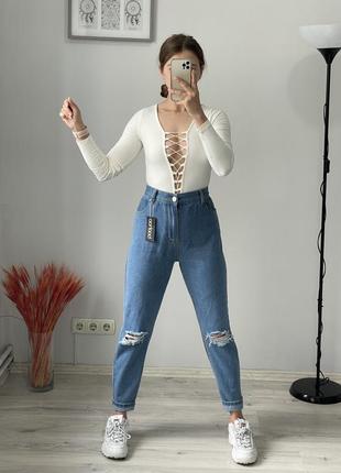 Джинсы мом boohoo