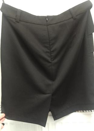 Короткая чёрная юбочка с декором по переду и на подкладке2 фото