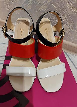 Босоніжки нат.лак