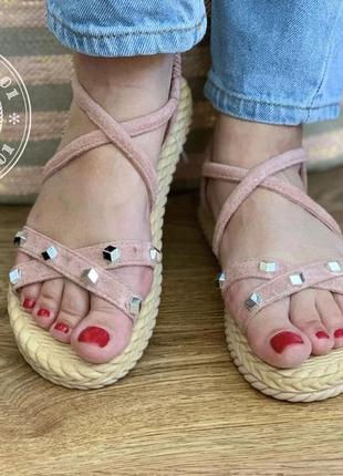 Оригінальні плетені босоніжки / пудрові9 фото