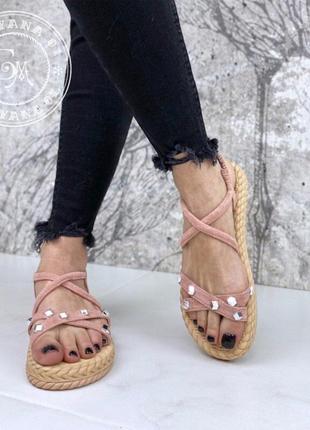 Оригінальні плетені босоніжки / пудрові10 фото
