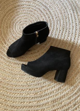 Босоножки truffle