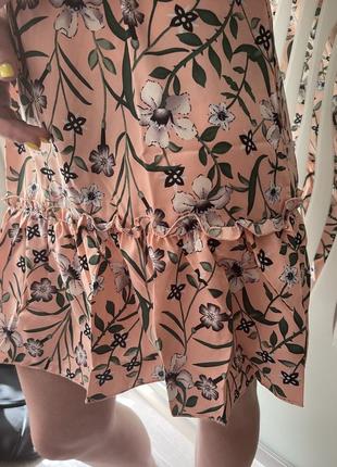 Платье персиковое в цветок, пояс в комплекте3 фото