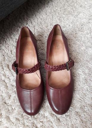 Шкіряні туфлі шкіряні clarks