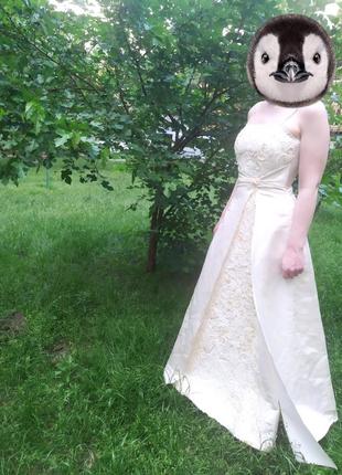 Изящное платье