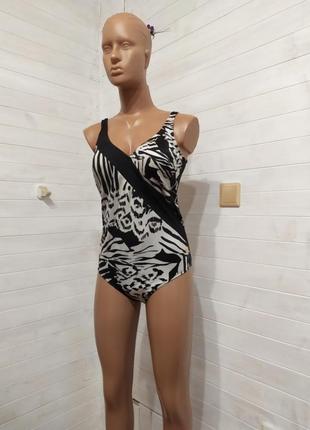 Красивый,тонкий купальник на круди топик с чачечками мягкими