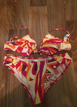 Яркий купальник размер 14