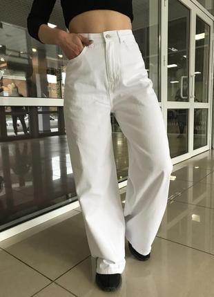Белые летние джинсы трубы5 фото