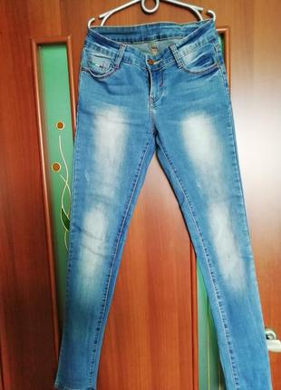 Продам джинсы 25 размер