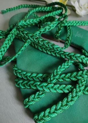 Босоніжки яскраво зелені зав'язка навколо ноги плетені1 фото