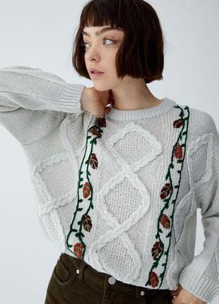 Красивый серый свитер от pull&🐻 с вязаным узором из цветов