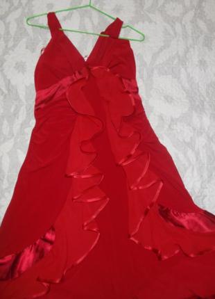 Яркое платье-сарафан