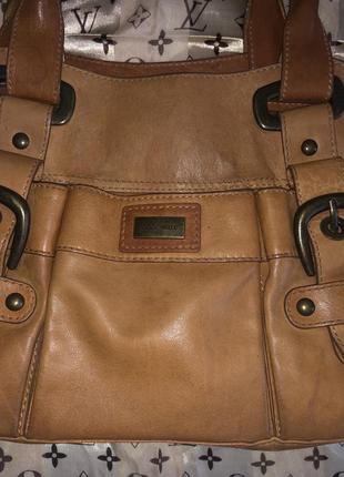 Винтажная кожаная сумка от дорогого бренда coccinelle3 фото