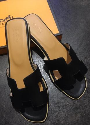 Шльопанці в стилі hermes