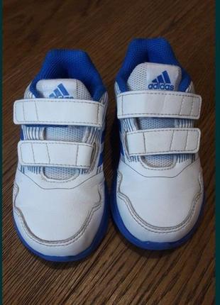 Adidas кроссовки р.23