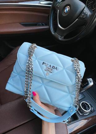 Женская кожаная сумочка клатч с цепью голубого цвета10 фото