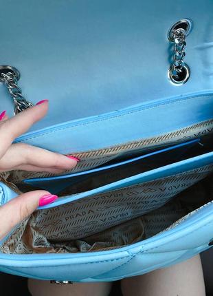 Женская кожаная сумочка клатч с цепью голубого цвета5 фото