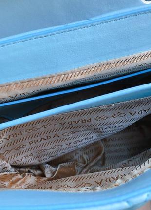Женская кожаная сумочка клатч с цепью голубого цвета4 фото