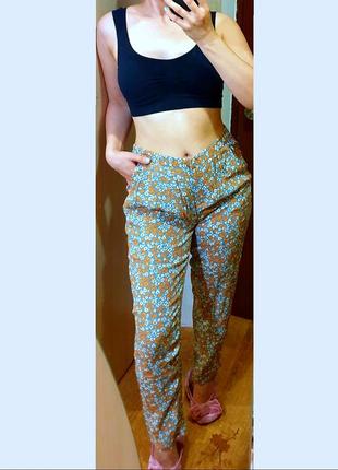 Літні легкі брюки з віскози у квітковий принт