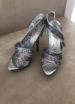 Нарядні туфлі дорогого бренду ✨charles davis ✨
