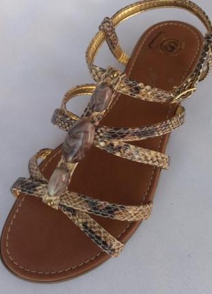 Сандалі 2