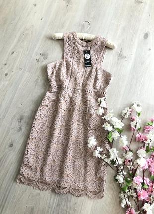 Шикарну мереживну сукню, ошатне плаття