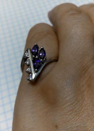 Серебряное кольцо с аметистами и цирконами 16 размер