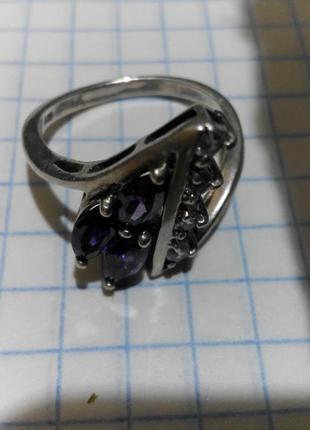 Серебряное кольцо с аметистами и цирконами 16 размер
