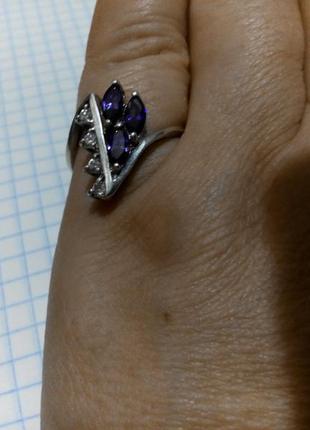 Серебряное кольцо с аметистами и цирконами 16 размер