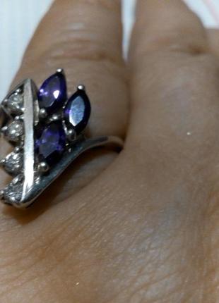 Серебряное кольцо с аметистами и цирконами 16 размер