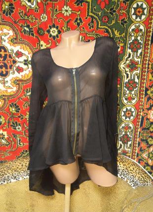 Ошатна легка шифонова блуза з декоративними блискавками і асиметричною баскою