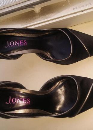 Темно-синие атласные туфли с серебристыми полосками лодочки jones.2 фото