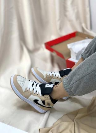 Мужские кроссовки nike jordan retro beige black,найк джордан ретро бежевый не высокая платформа10 фото