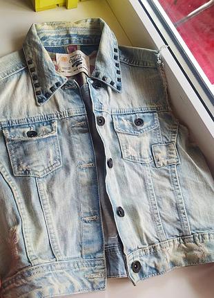 Крута джинсова жилетка з шипами zara xs-s