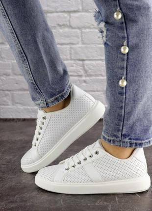 Білі жіночі кросівки на плоскій підошві на шнурках весняні/літні/осінні - жіноче взуття 20214 фото