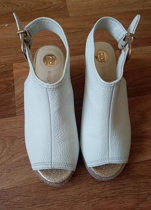 Босоніжки river island