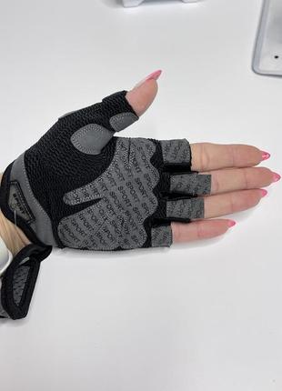 Чорні рукавички жіночі спортивні4 фото