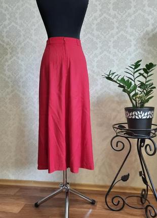 Красная юбка миди с пуговицами спереди5 фото