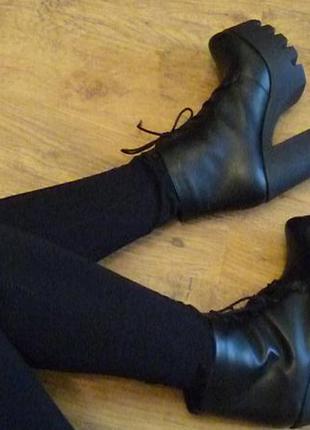 Кожаные ботинки на тракторной подошве и каблуке