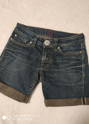 Шорти італія.